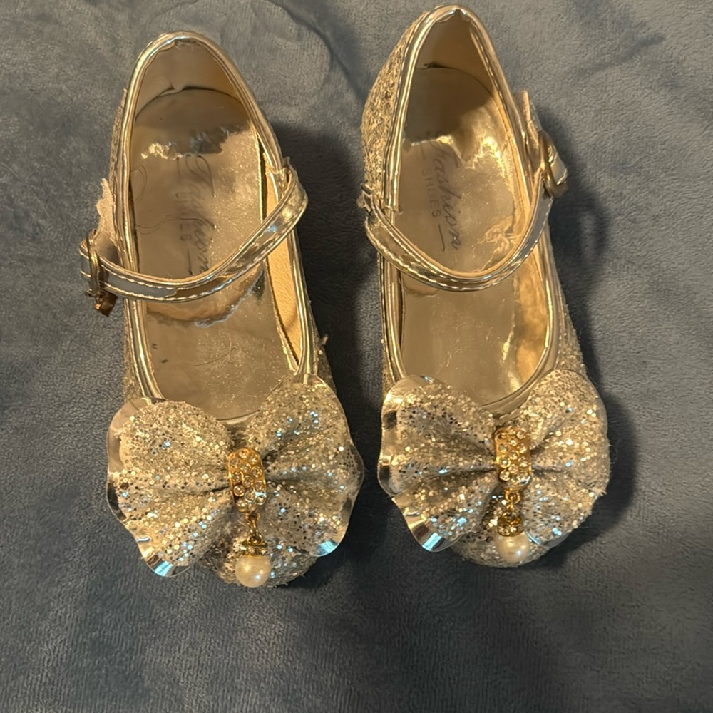 Little girls play dress shoes, size 26